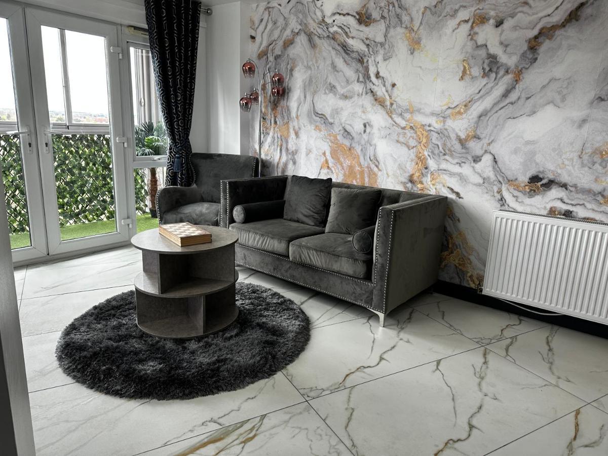 Two Bed Apartment With Balcony Slough,Windsor,Legoland Eksteriør billede