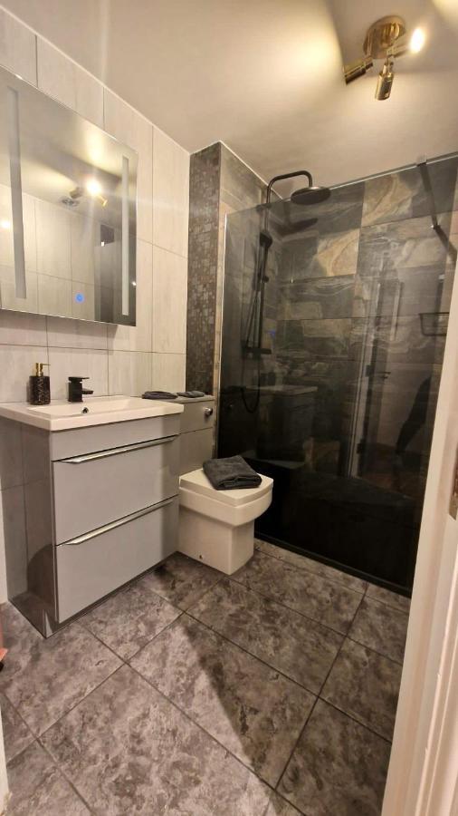 Two Bed Apartment With Balcony Slough,Windsor,Legoland Eksteriør billede